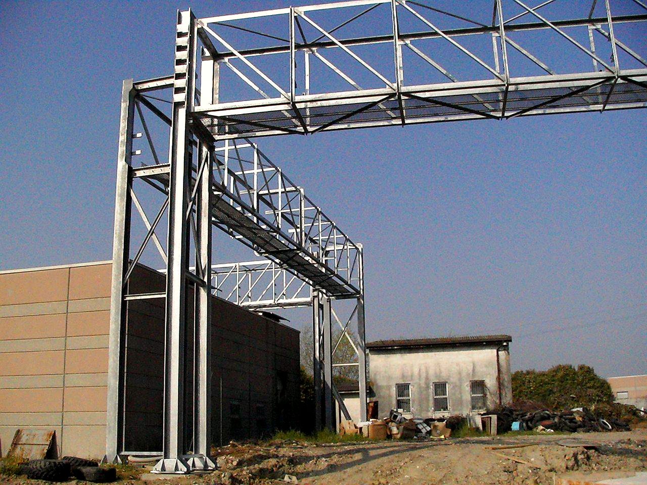 Suspended walkway in EN 1090 certified steel fabrication